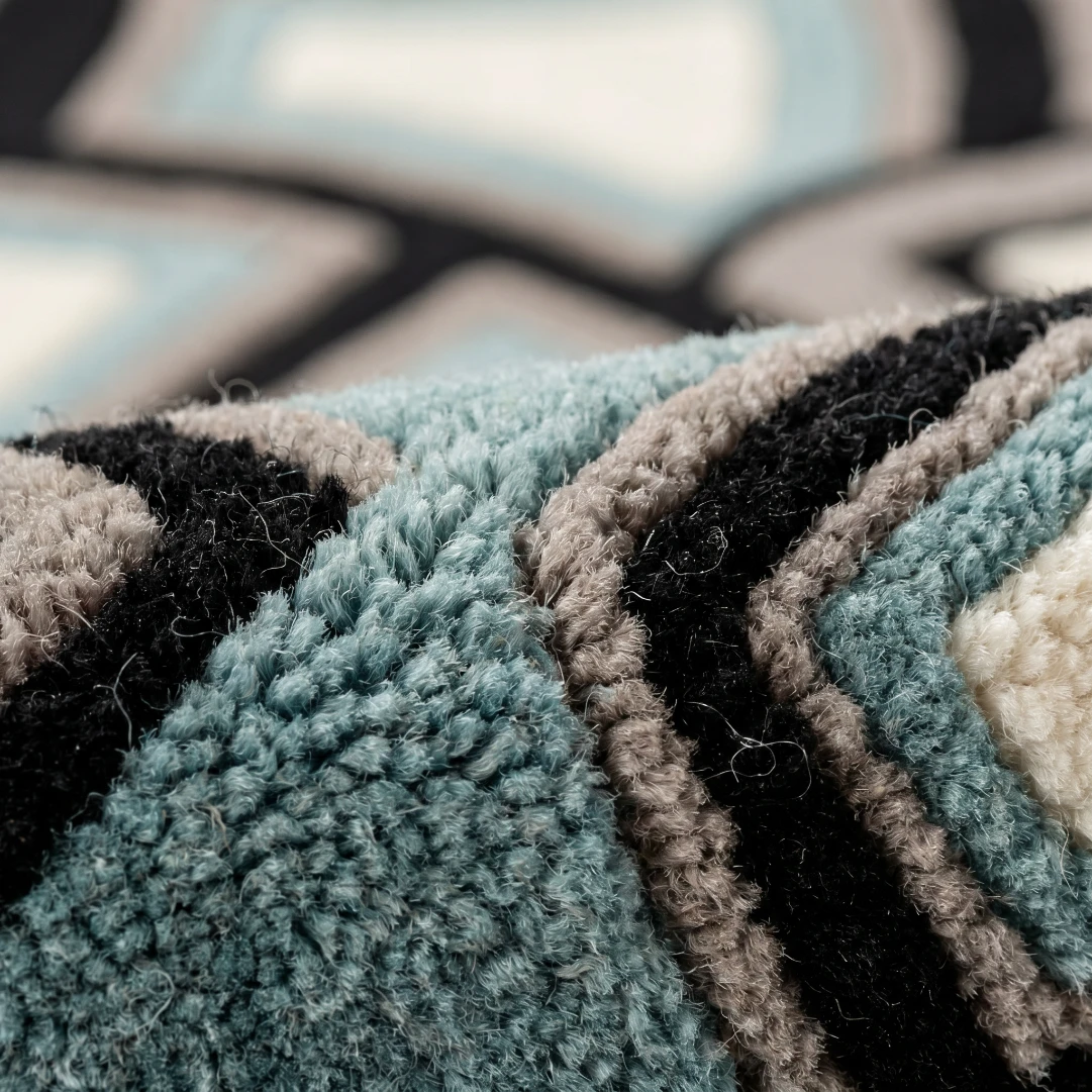 Hand-Tufted Rug - Image 4